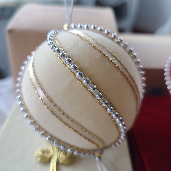 Vintage Avon Gift Collection 2001 Radiant Holiday Ornaments Ruby And Ivory - Picture 3 of 10